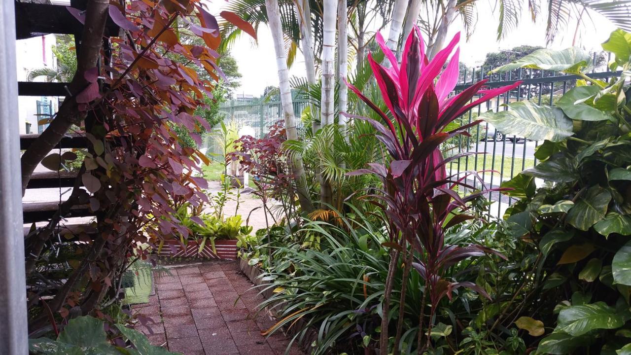 Asylum Cairns Share House Exterior foto